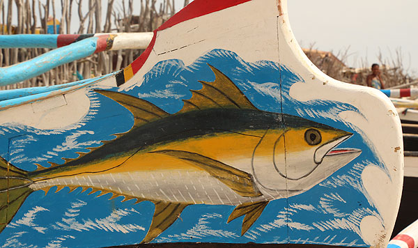 Poisson peint sur une barque à Madagascar.