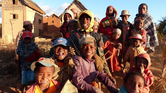 Groupe d'enfants à Madagascar.