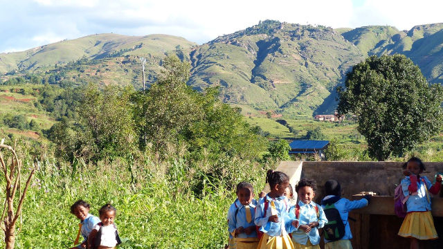 Groupe d'enfants à Madagascar.